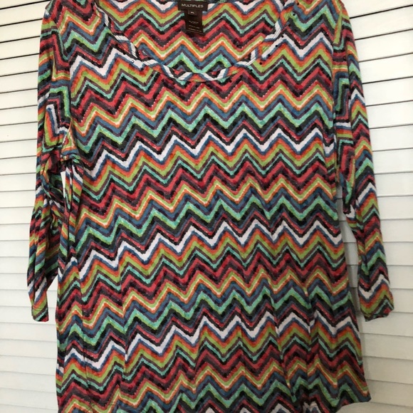 Ladies tops - Picture 1 of 1